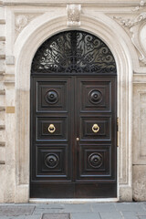 Fototapeta na wymiar Old brown door in Italy