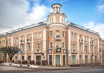 Fototapeta na wymiar Residential building with a clock on the corner of Lenin and Bolshaya Sovetskaya streets in Smolensk