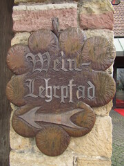 Wegweiser Weinlehrpfad