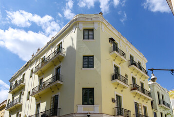 Immeuble jaune à la Havane, Cuba