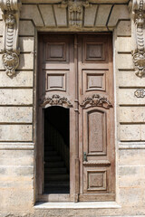 Porte d’immeuble ancien à la Havane, Cuba