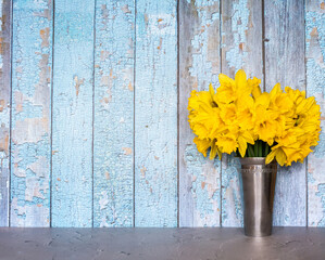 A bouquet of daffodils in a vase