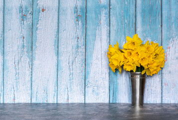 A bouquet of daffodils in a vase