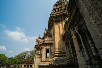 Naklejka premium Ancient old sculptures Called Phimai Castle A castle that was built thousands of years There are locations in Nakhon Ratchasima, Thailand.