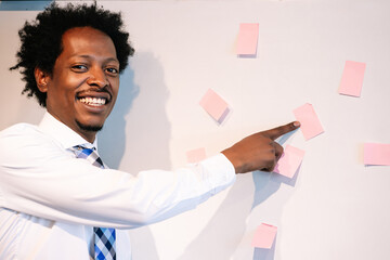 Businessman using sticky notes on business meeting.