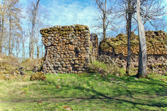 Helme Ordensburg ruins