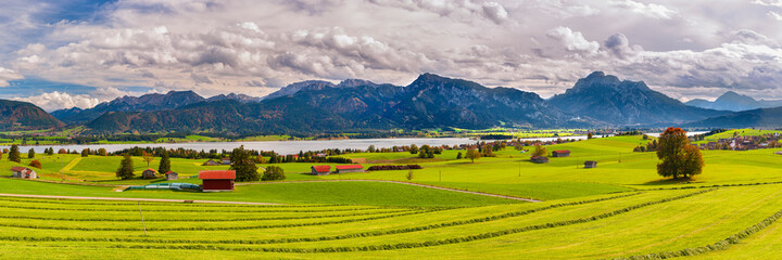 Panorama Landschaft im Allgäu bei Füssen im Frühling