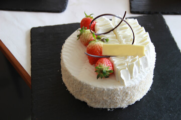 Cafe - Pound coconut cake with strawberry