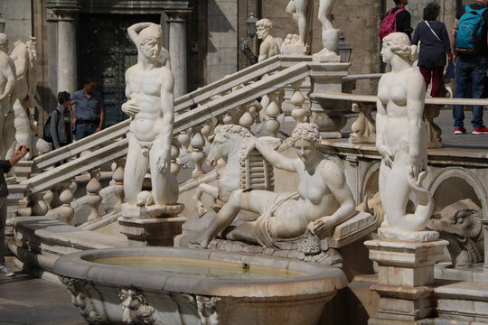  Fontana Pretoria in Palermo, Sicily Italy