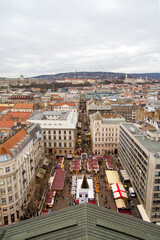 Fototapeta na wymiar Panoramica, vista o skyline desde la catedral o basilica de San Esteban de la ciudad de Budapest, pais de Hungria