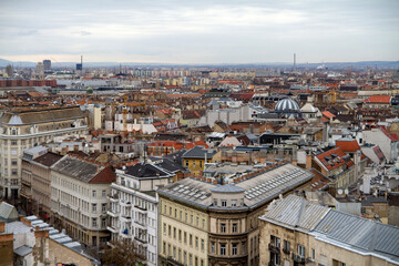 Obraz premium Panoramica, vista o skyline desde la catedral o basilica de San Esteban de la ciudad de Budapest, pais de Hungria