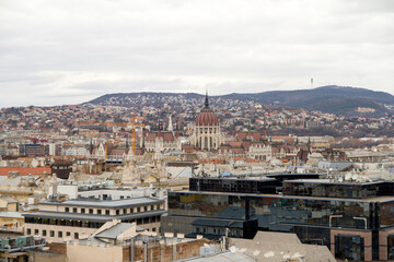 Naklejka premium Panoramica, vista o skyline desde la catedral o basilica de San Esteban de la ciudad de Budapest, pais de Hungria