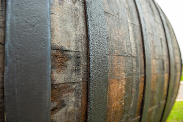 Madeira colonial para armazenamento de vinho