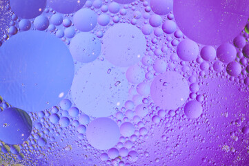 Сине-фиолетовый абстрактный фон с шариками и кругами