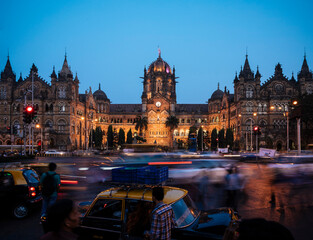Mumbai Chatrapati Shivaji Terminus (Victoria Terminus) at evening rush hour, Mumbai, India