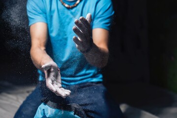 Climber applying chalk on hands