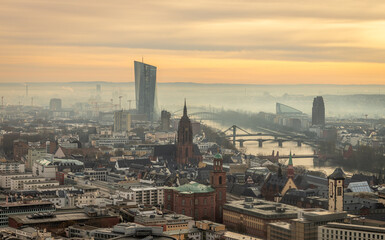 Frankfurt-skyline foggy mornings
