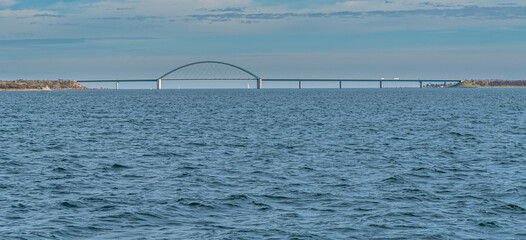 Fehmarnsundbrücke vom Wasser aus