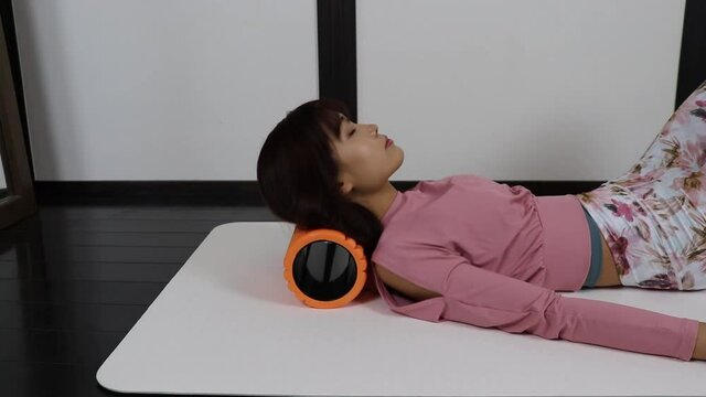 頚部の筋膜リリース！首をローラーストレッチでほぐす
