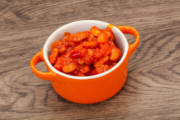 Baked kidney with tomato and pepper