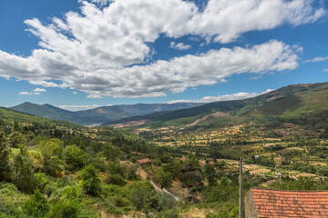 Fototapeta na wymiar View from the top of the mountains of the Serra da Estrela natural park, Star Mountain Range, Manteigas valley and mountain landscape