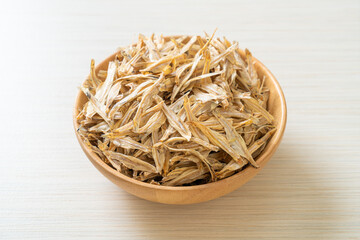 dried small crispy fish