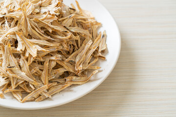 dried small crispy fish