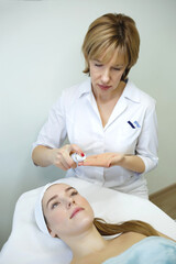 Obraz na płótnie Canvas Cosmetologist before work. Women's cosmetology in the beauty salon