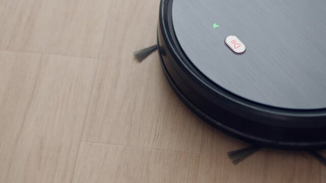 Robotic vacuum cleaner battery indicator showing a battery charge
