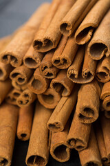 Cinnamon powder and cinnamon sticks 