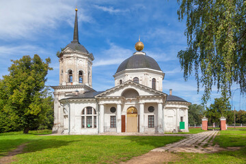 Fototapeta na wymiar Church of Ioanna Predtechi in historic Goncharov estate in Yaropolets, Russia