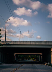 Obraz premium bridge road street under blue sky clouds electricity poles