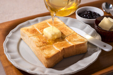 バタートースト（はちみつとジャム）
