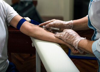 Nursing procedure of withdrawing blood for blood test.