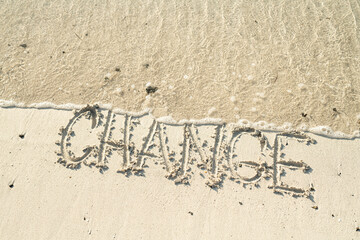 Change handschriftlich in den Sand geschrieben am Meer