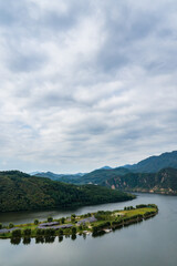 Autumn overlooks the island in the middle of the lake