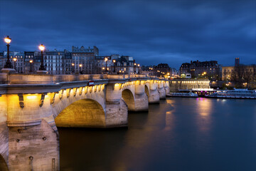 Fototapeta na wymiar Pont Neuf à Paris, France