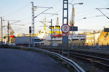 Fototapeta na wymiar railway and old cruise ship in the city