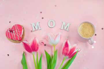 Wooden letters in the phrase MOM with flowers, cookie and coffee