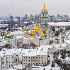 Obraz premium A view on Kiev Monastery of the Caves in winter
