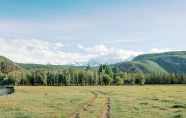 Fototapeta na wymiar mountains and trail in Altai