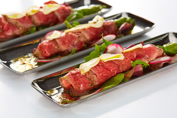 The asparagus covered in roasted beef. Mediterranean cuisine. Shallow dof