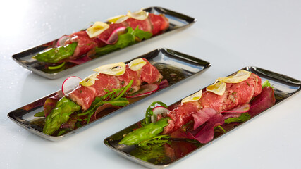 The asparagus covered in roasted beef. Mediterranean cuisine. Shallow dof