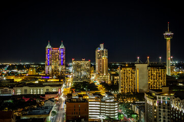 Fototapeta na wymiar San Antonio city skyline panorama at night. The skyline in this photo includes Marriott Rivercenter, The Torch of Friendship, Marriott Riverwalk