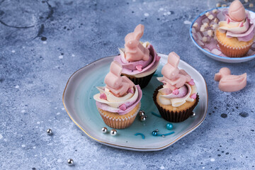 Easter cupcakes decorated with Easter Bunny. Easter Bunny Cupcakes.