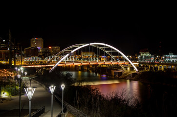 Fototapeta na wymiar Korean Veterans Blvd Bridge across Cumberland River Nashville, Tennessee