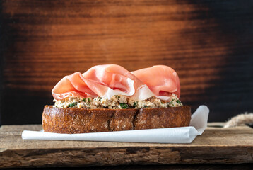 Bruschetta with cream cheese and prosciutto