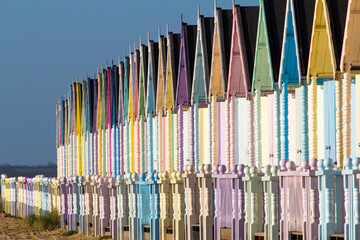 Obraz premium Parade of colourful beach huts on Mersea Island in Essex