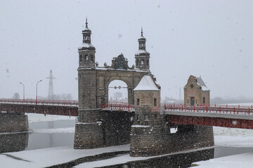 The main attraction of the city of Sovetsk is the Queen Louise Bridge over the river in winter...