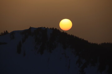 Sonnenuntergang mit Saharastaub an Blankenstein, Ri&szlig;erkogl und Setzberg